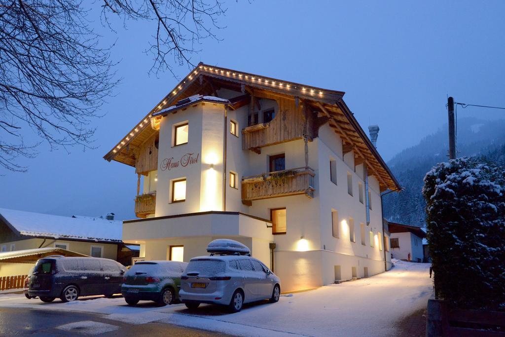 Готель Haus Tirol Бріксен-ім-Тале Екстер'єр фото